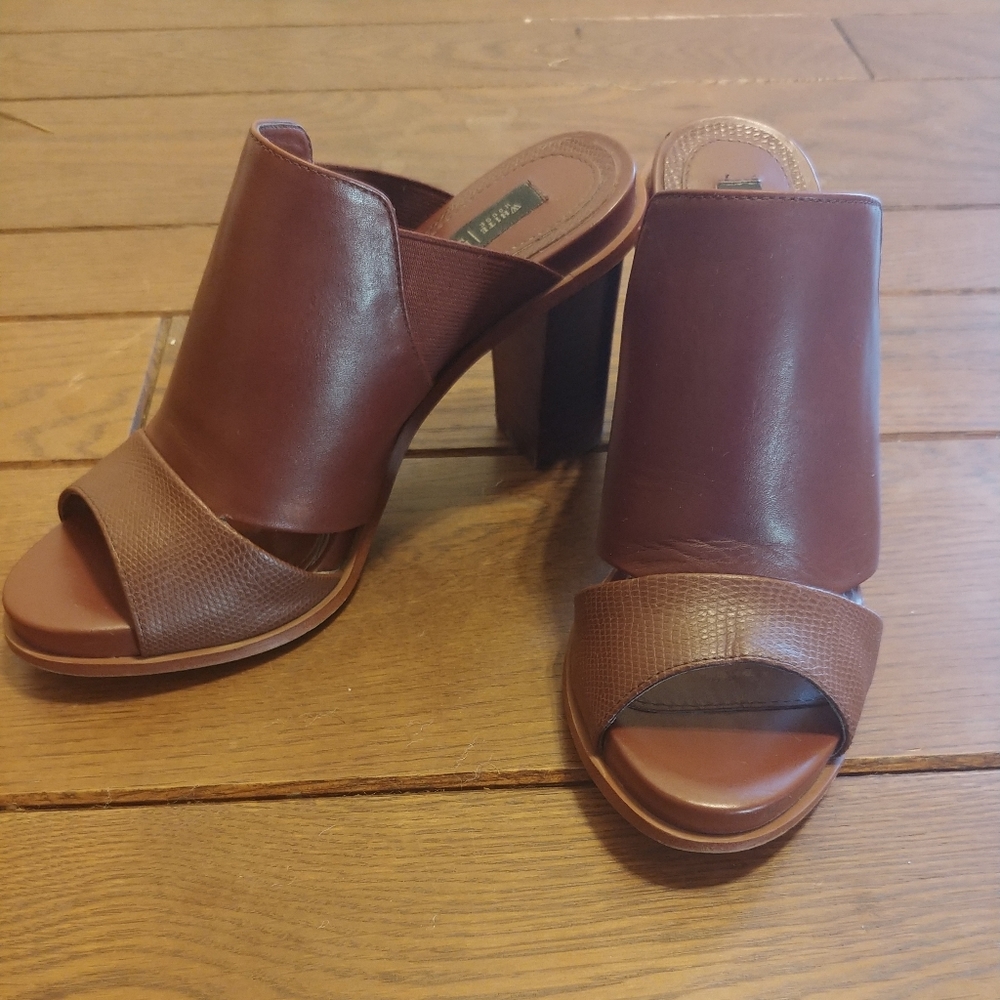 White House Black Market 7.5 leather chunky heel